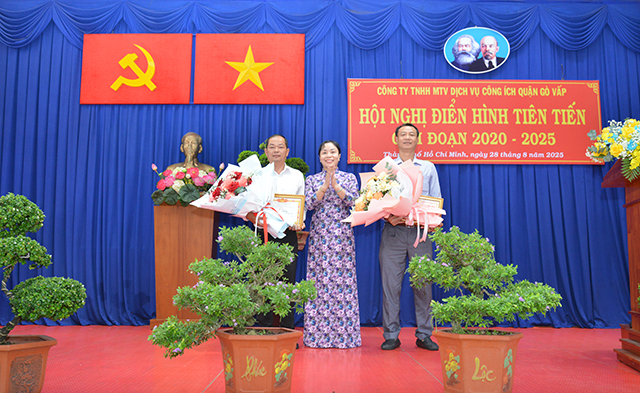 Tuyên dương Tập thể Điển hình hình tiên tiến